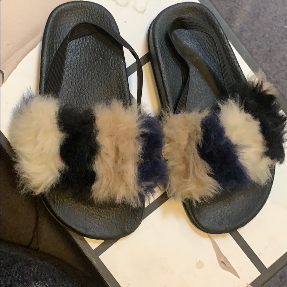 Fur flip flops